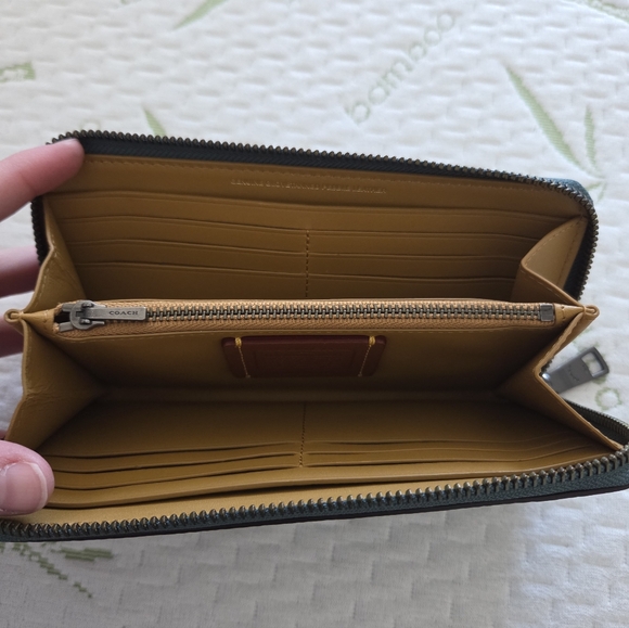 Coach 1941 Rivet Wallet Turquoise - Picture 3 of 3